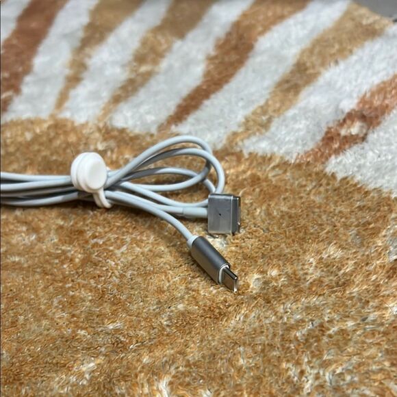 60W MagSafe 2 Power Adapter + MagSafe 2 to USB-C Charging Cable (For MacBook) - Picture 4 of 5